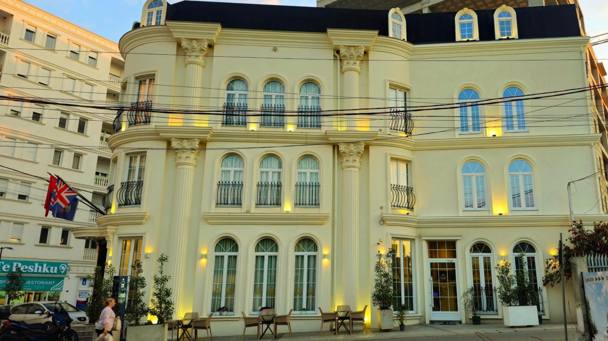 Hotel Ambasada Qta Patza-Kuqani エクステリア 写真